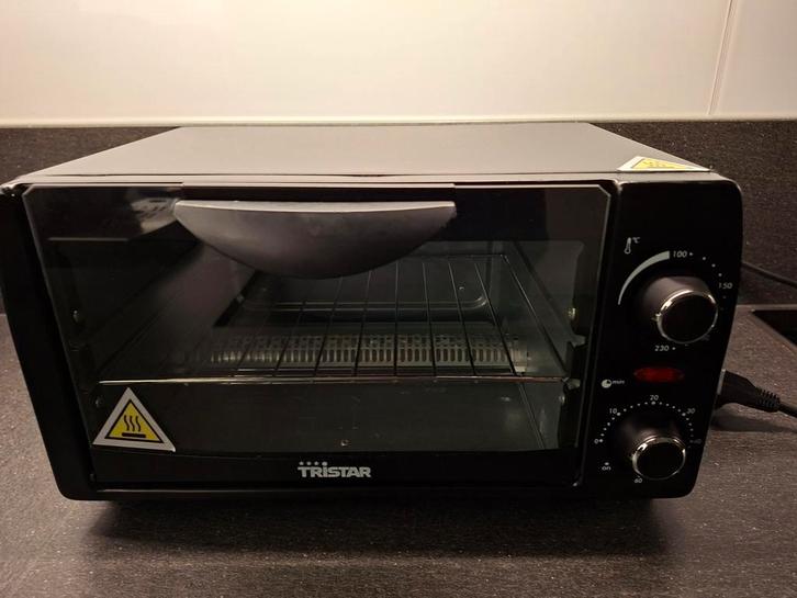 Four TRISTAR OV 1431., Caravanes & Camping, Camping-car Accessoires, Comme neuf, Enlèvement ou Envoi