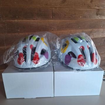 2 nieuwe fietshelmen xs beschikbaar voor biedingen