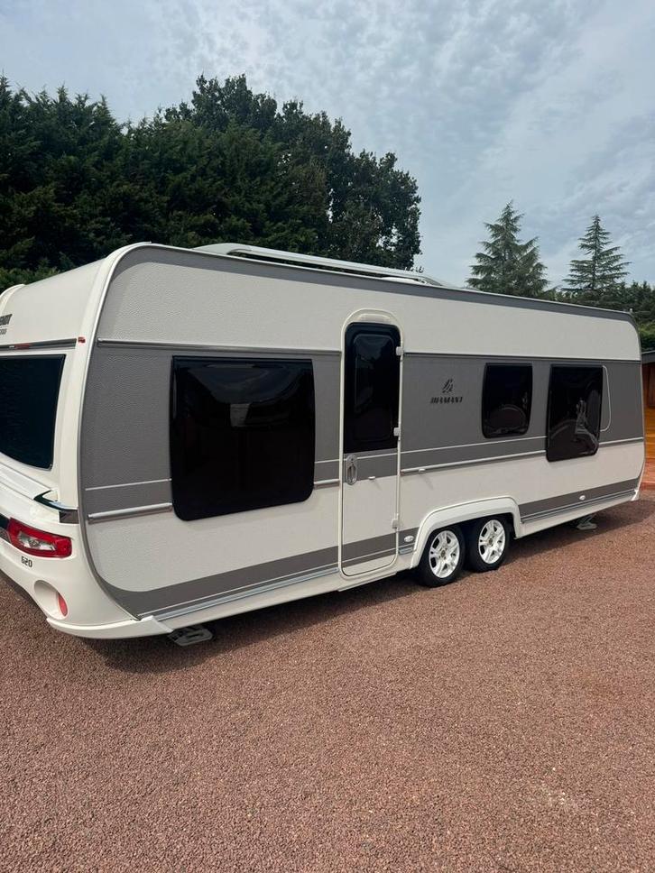 Caravane Fendt Diamants  dimension 6,20, Caravans en Kamperen, Caravans, Particulier, tot en met 2, Fendt, Frans bed, Omvormbare zithoek