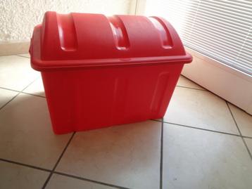 Coffre bac plastic rouge. Marque: RUBBER beschikbaar voor biedingen
