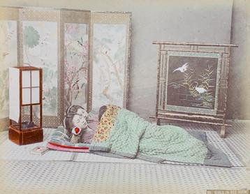 1880's Foto JAPAN originele Albuminedruk GIRLS IN BED Kimbei