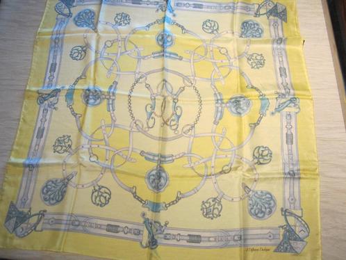 Vintage sjaal ZIJDE, geel en blauw, 75 x75 cm, Kleding | Dames, Mutsen, Sjaals en Handschoenen, Zo goed als nieuw, Sjaal, Verzenden