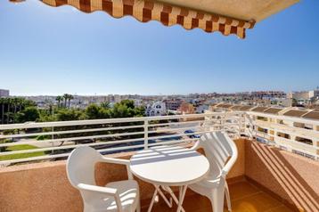 Vakantie appartement met zwembad Calas Blancas in Torrevieja beschikbaar voor biedingen
