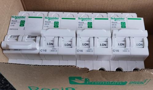 4 stuks, automaat 2 polig 16A type XE!, Doe-het-zelf en Bouw, Elektriciteit en Kabels, Nieuw, Overige typen, Ophalen