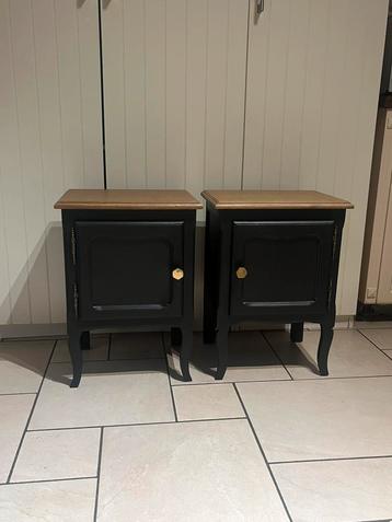 Opgeknapte nachtkastjes beschikbaar voor biedingen