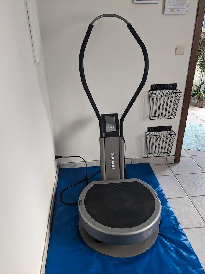 Plaque vibrante, Sport en Fitness, Fitnessapparatuur, Zo goed als nieuw, Trilplaat, Armen, Benen, Borst, Buik, Rug, Aluminium