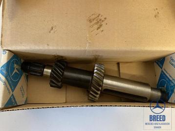 NOS transmissieas voor Mercedes-Benz W114 W115 / 711 716 bak beschikbaar voor biedingen