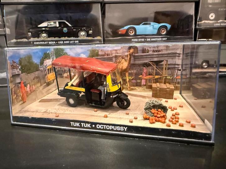 Tuk Tuk taxi - James Bond, Hobby en Vrije tijd, Modelauto's | 1:43, Gebruikt, Auto, Universal Hobbies, Ophalen of Verzenden
