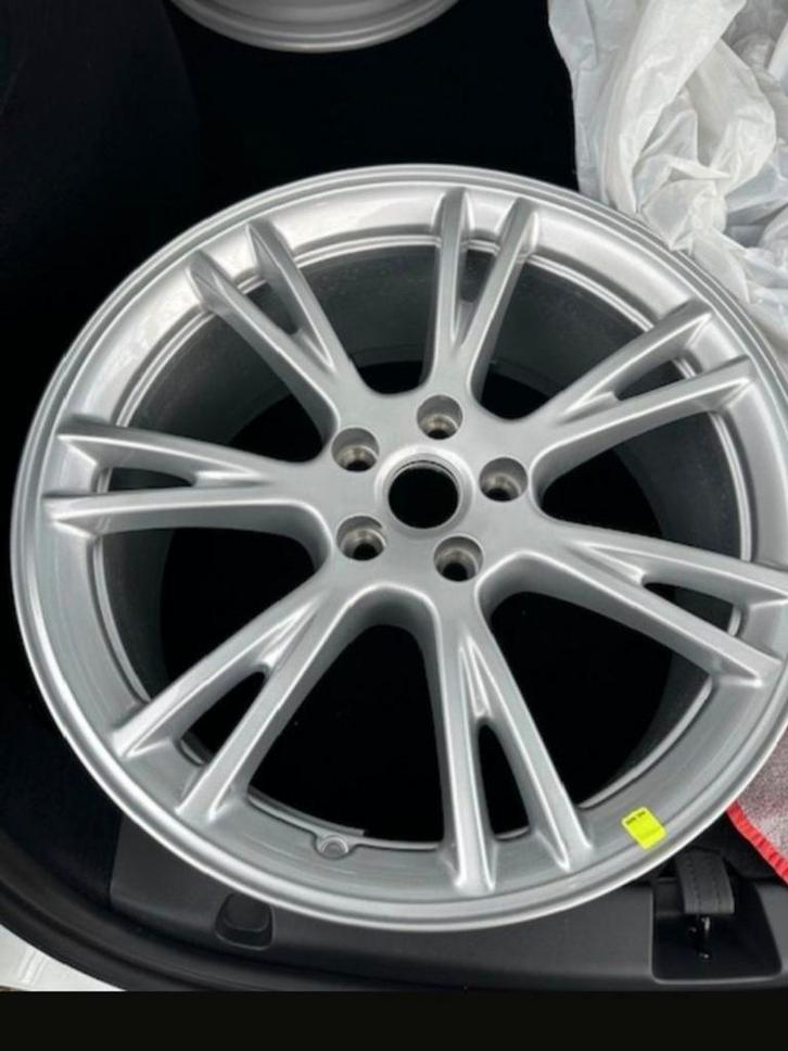 Tesla model Y,Tesla 19 inch, Auto-onderdelen, Banden en Velgen, Velg(en), Winterbanden, 19 inch, 255 mm, Gebruikt, Ophalen of Verzenden