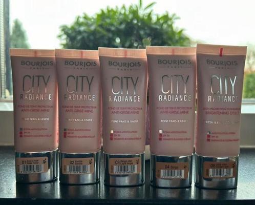 Bourjois City Radiance Foundation *nieuw*, Handtassen en Accessoires, Uiterlijk | Cosmetica en Make-up, Nieuw, Make-up, Gehele gezicht
