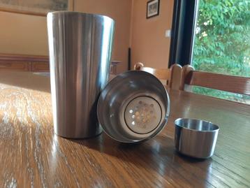 Vintage cocktail shaker beschikbaar voor biedingen