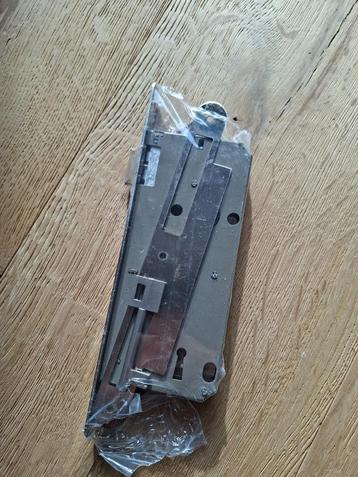 omkeerbaar insteekslot M210 grijs staal 90x50mm beschikbaar voor biedingen