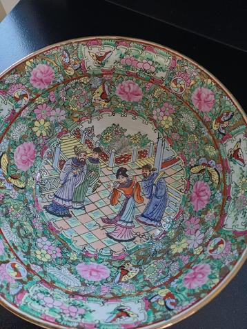 Chinese Famille Rose kom beschikbaar voor biedingen