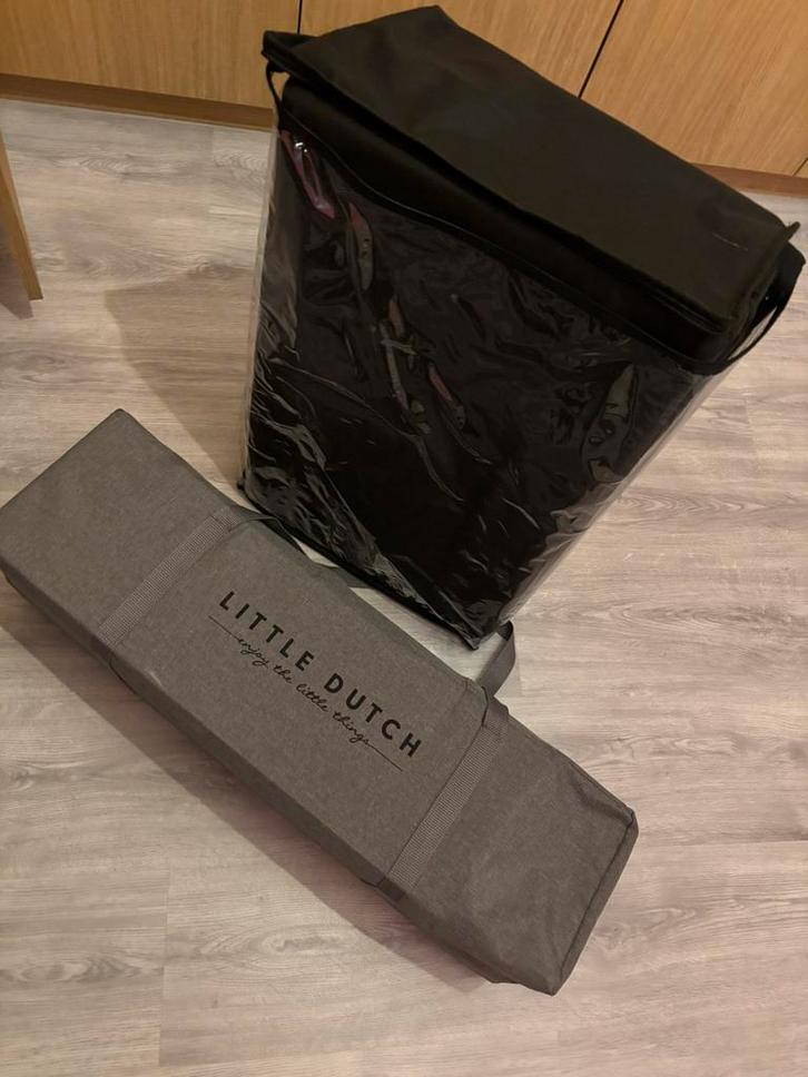 Reisbedje little dutch grijs + matras, Kinderen en Baby's, Kinderkamer | Bedden, Zo goed als nieuw, Matras, Ophalen