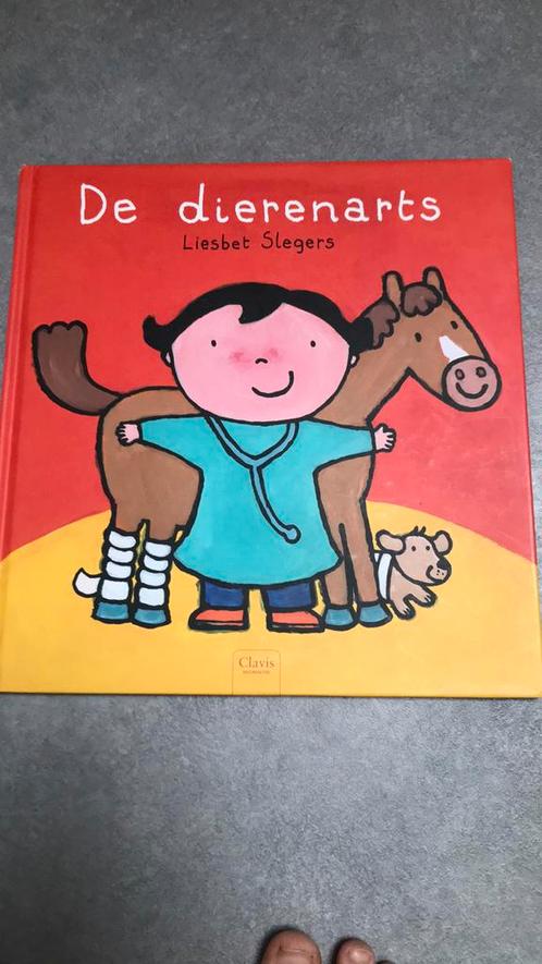 Liesbet Slegers - De dierenarts, Boeken, Prentenboeken en Plaatjesalbums, Zo goed als nieuw, Ophalen of Verzenden