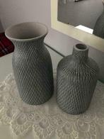 2 vases gris en parfait état, Huis en Inrichting, Woonaccessoires | Vazen, Ophalen