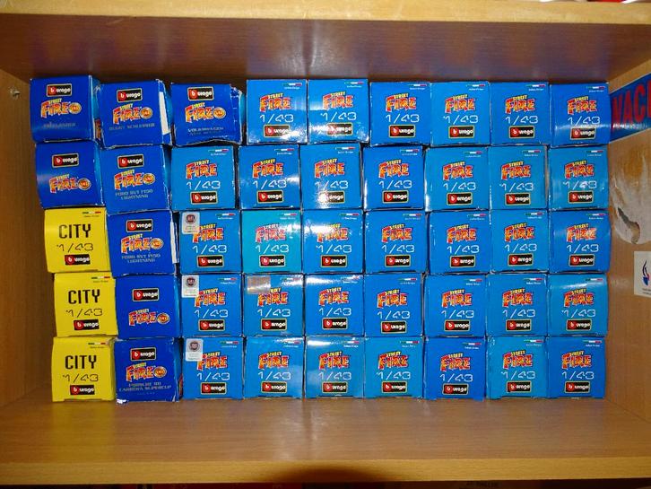 collection bburago 1/43 lot bmw vw audi mercedes etc ford, Hobby en Vrije tijd, Modelauto's | 1:43, Zo goed als nieuw, Auto, Overige merken