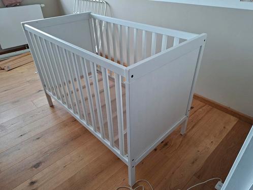 sundvik baby ledikant + matras aerosleep +matrasbeschermer, Kinderen en Baby's, Babywiegjes en Ledikanten, Gebruikt, Ledikant