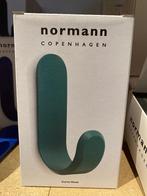 Normann copenhagen curve hook green, Enlèvement ou Envoi, Neuf, Bois, Crochets muraux