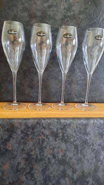Vintage ACCADEMIA Luigi Bormioli Kristallen Champagneglazen beschikbaar voor biedingen