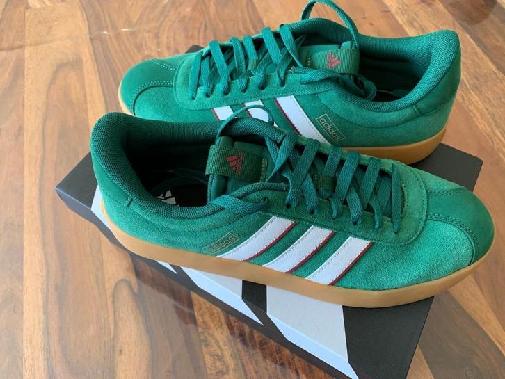 ADIDAS - Baskets VL COURT 3.0 - 42 2/3 - Vertes - Neuves, Kleding | Heren, Schoenen, Nieuw, Sneakers, Overige kleuren, Verzenden