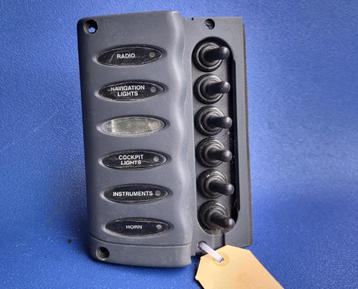 Schakelpaneel 6 schakelaars 12volt beschikbaar voor biedingen