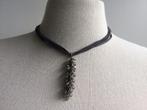 Collier gris avec pendentif, Bijoux, Sacs & Beauté, Colliers, Comme neuf, Synthétique, Avec pendentif, Enlèvement ou Envoi