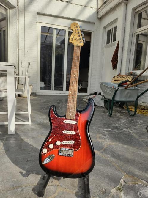 Squier Standard Stratocaster Linkshandig LH Antique Burst, Muziek en Instrumenten, Snaarinstrumenten | Gitaren | Elektrisch, Zo goed als nieuw