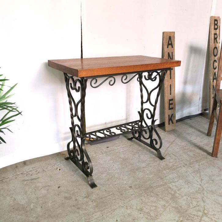 Oud zwaar ijzeren muur-/schrijftafel met dik eiken blad L 75, Antiek en Kunst, Antiek | Meubels | Tafels, Ophalen
