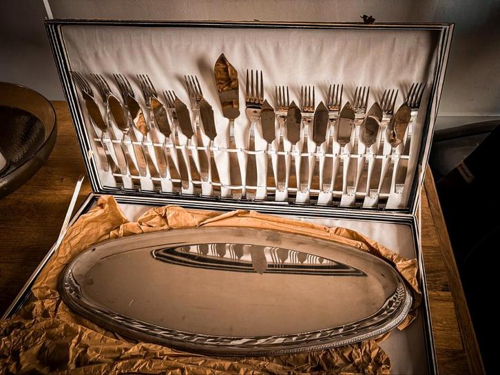 26delig Visbestek met dienblad, Antiek en Kunst, Antiek | Bestek, Ophalen