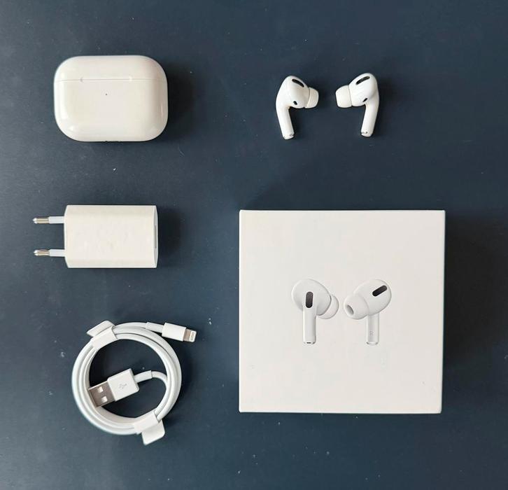 Airpods Pro 1 avec chargeur neuf, Telecommunicatie, Mobiele telefoons | Oordopjes, Gebruikt, In gehoorgang (in-ear), Bluetooth