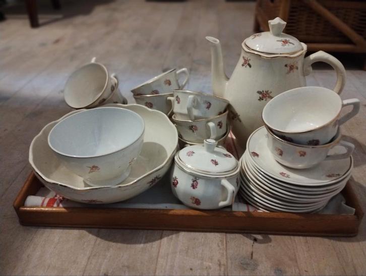 Boch koffie of thee servies crème roze roosjes gouden randje, Antiek en Kunst, Antiek | Servies compleet, Ophalen