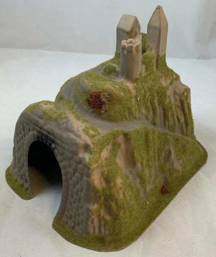 tunnel recht met kasteelruïne 282122cm H0 1:87 modelspoor, Hobby en Vrije tijd, Modeltreinen | H0, Zo goed als nieuw, Verzenden