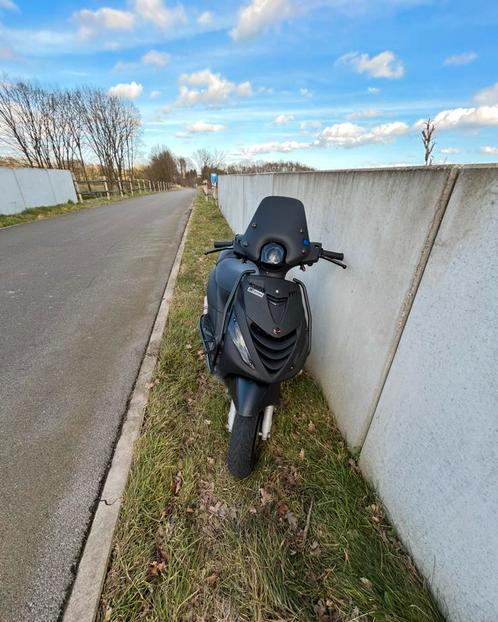 Piaggio zip 50cc 4t injectie, Fietsen en Brommers, Scooters | Piaggio, Zo goed als nieuw, Zip, Klasse B (45 km/u), Benzine, Ophalen