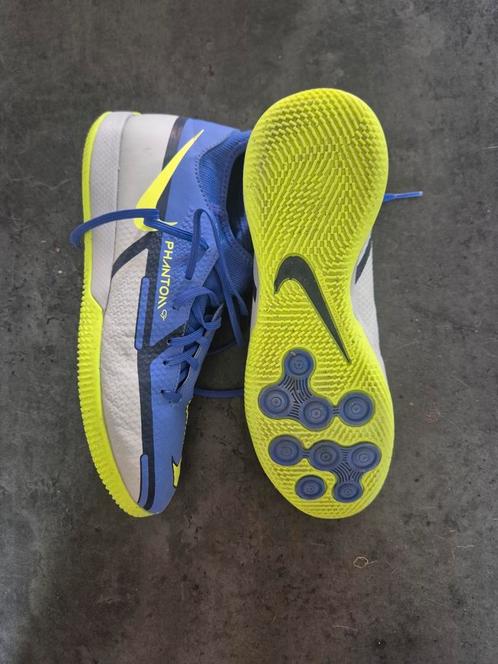 Nike zaalvoetbalschoen 39, Sport en Fitness, Voetbal, Gebruikt, Schoenen, Ophalen