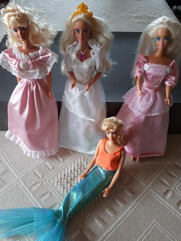 4 mooie barbie poppen beschikbaar voor biedingen
