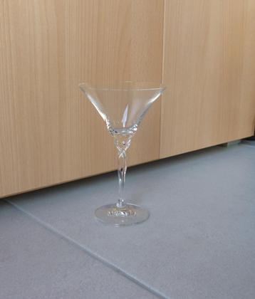 Driehoekig pyramide cocktailglas met dubbele steel voet