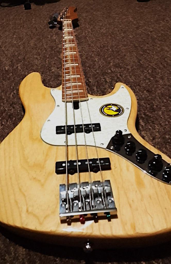 Vader Marcus Miller V8, Muziek en Instrumenten, Snaarinstrumenten | Gitaren | Bas, Zo goed als nieuw, Elektrisch, Ophalen