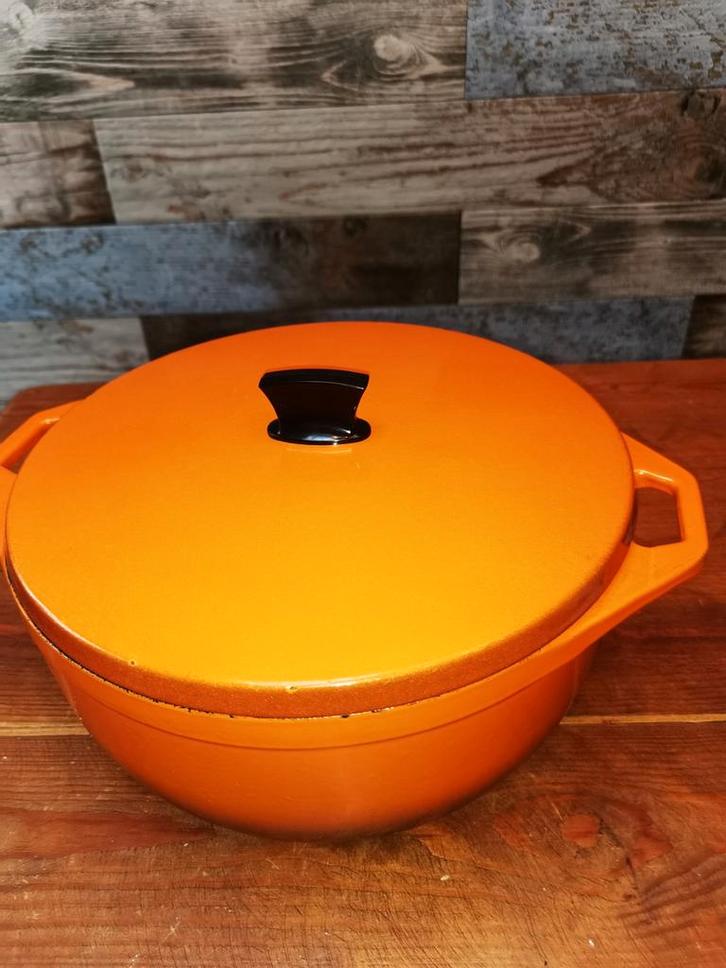 Emalco swiss made 28, Huis en Inrichting, Keuken | Potten en Pannen, Ophalen of Verzenden