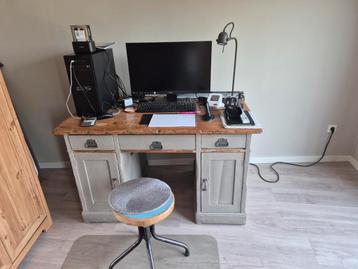 bureau vintage retro  beschikbaar voor biedingen