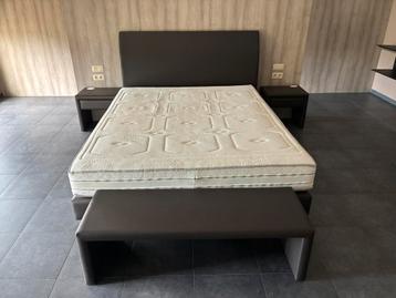 Slaapkamer met nieuw matras 180 breed 220 lang beschikbaar voor biedingen