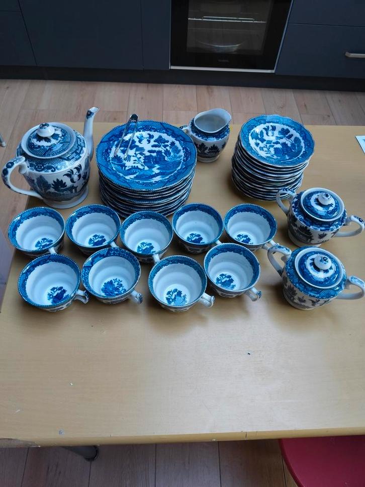 Vintage serviesset met blauw patroon - 26 borden + accessoir, Antiek en Kunst, Antiek | Servies compleet, Ophalen