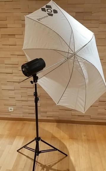 Flash de studio Godox 160 avec pied et parapluie 