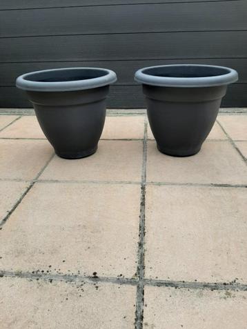2 pvc bloempotten Winchester,diameter 40 cm en 34 cm hoog beschikbaar voor biedingen