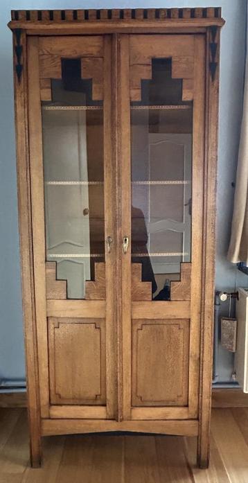 Vintage Vitrinekast – klassiek en tijdloos beschikbaar voor biedingen