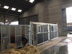 Paroi avant avec porte coulissante Entièrement rotative/engr, Animaux & Accessoires, Mise à l'étable, 4 chevaux ou poneys ou plus