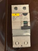 Differentiel automaat, Bricolage & Construction, Électricité & Câbles, Enlèvement, Comme neuf