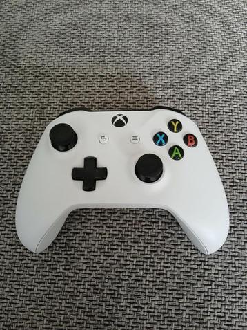 xbox one white controller met nieuwe thumsticks! beschikbaar voor biedingen
