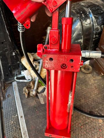 Hydraulische pomp, handpomp beschikbaar voor biedingen