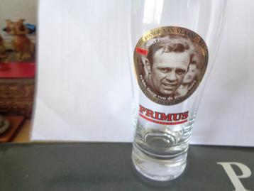 Bierglas beschikbaar voor biedingen